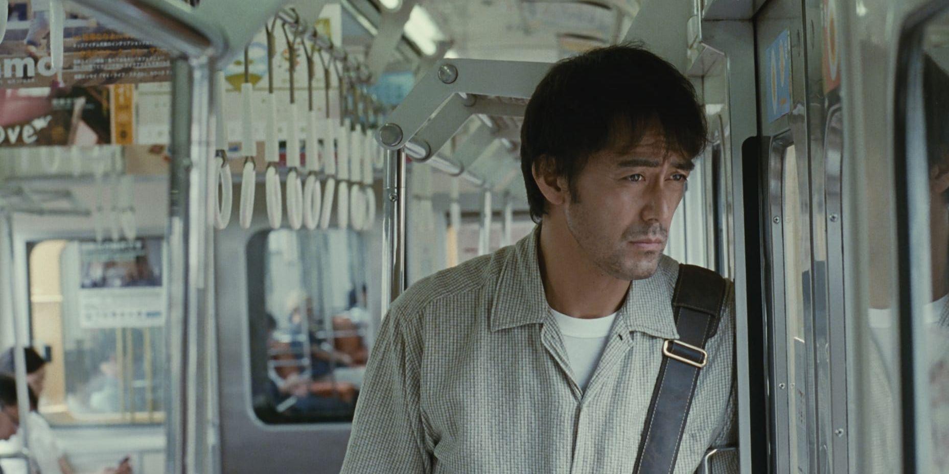 Filmen har sina goda stunder. Hiroshi Abe gör huvudrollen som Ryota, en småbarnspappa och misslyckad författare.