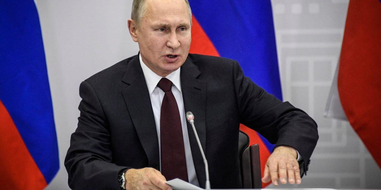 Den ryske presidenten Vladimir Putin fruktar framtida sanktioner mot internationella betalningar. Arkivbild.