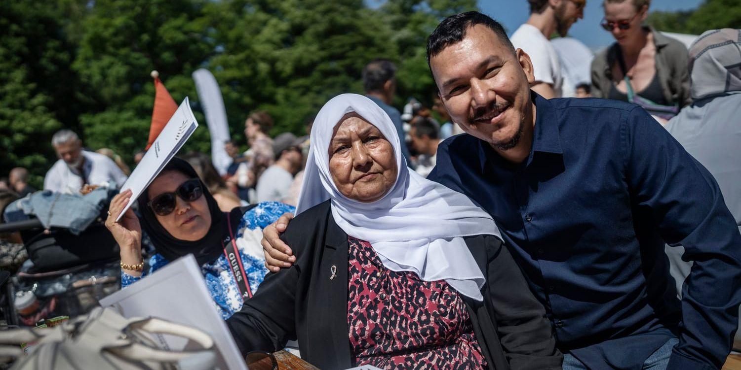 Semin Husseini, 66, med sonen Nassheer Husseini, 27, är båda födda i Afghanistan och är numera svenska medborgare. 