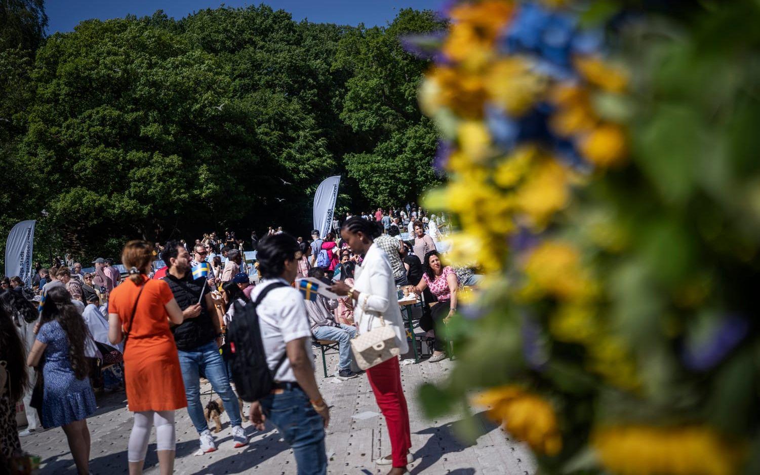 Tusentals nya medborgare med familj firade i Slottsskogen på nationaldagen. 