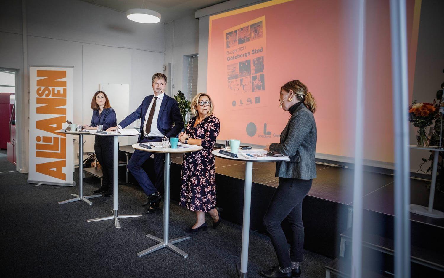 Alliansen presenterar Göteborgs budget 2021. Gruppledare Emmyly Bönfors (C), Axel Josefson (M), Helene Odenjung (L), Elisabet Lann (KD) under pressträffen. 