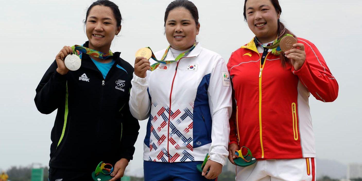 Park In-Bee, Sydkorea, vann OS-guld i golf. Här flankeras hon av silvermedaljören Lydia Ko, Nya Zeeland, och kinesiskan Shanshan Feng, som tog brons.