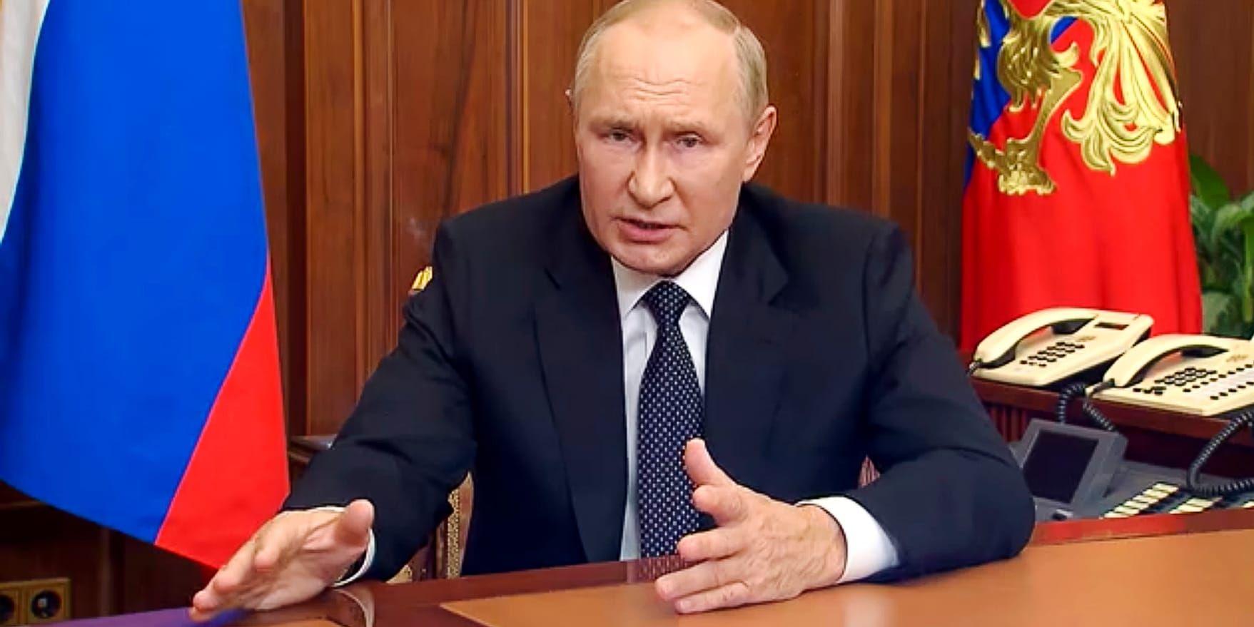 På tisdagskvällen skulle Rysslands president Vladimir Putin hålla ett tal till det ryska folket, något som sköts upp till onsdagen. 