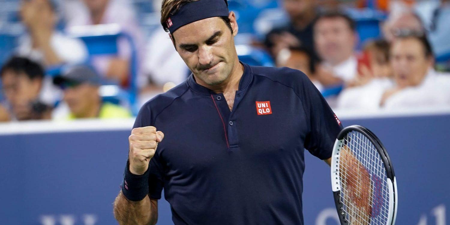 Världstvåan Roger Federer besegrade på nytt landsmannen Stan Wawrinka.