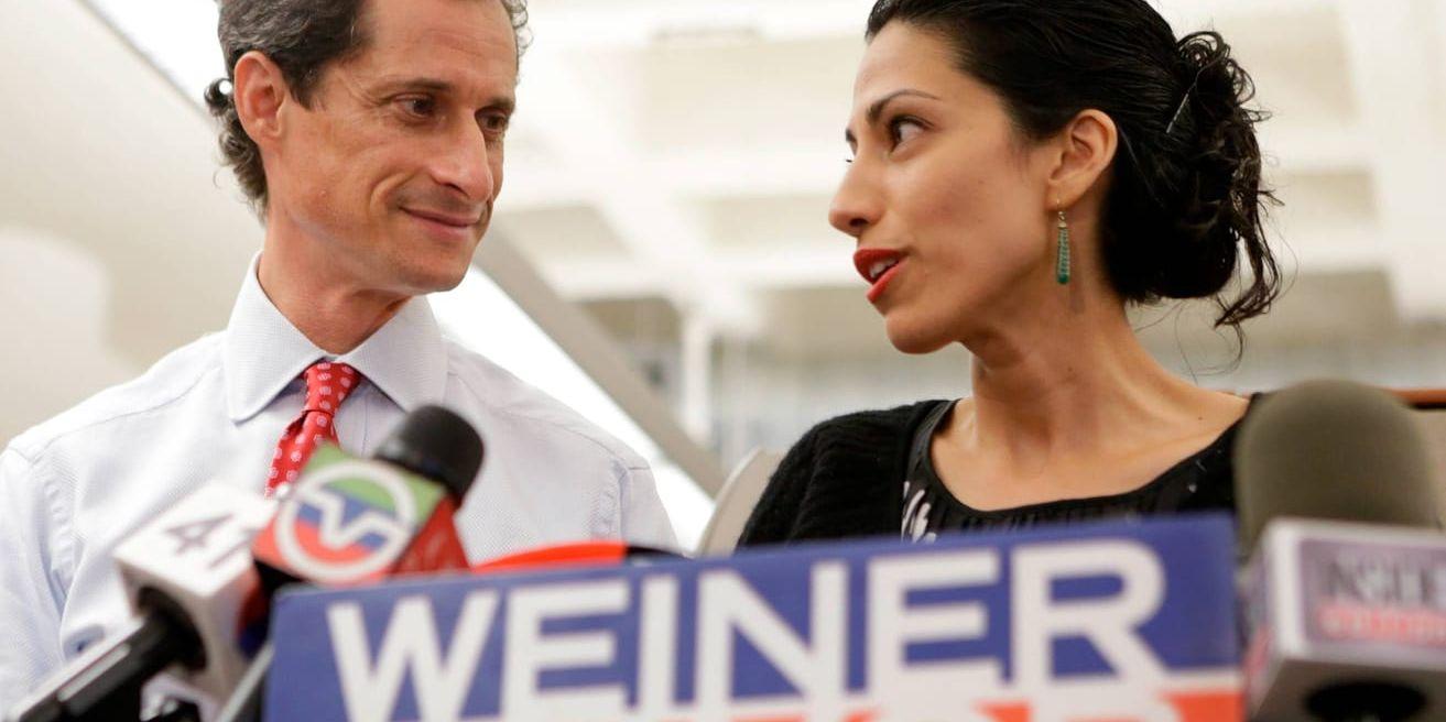 Anthony Weiner och Huma Abedin under ett kampanjmöte när Weiner ställde upp i borgmästarvalet i New York 2013.