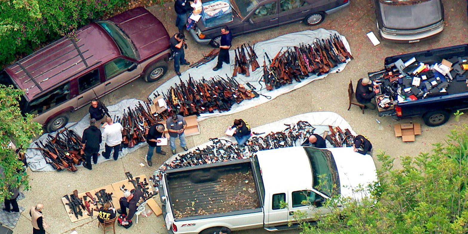 Polisen har beslagtagit över tusen vapen i en privatbostad i Los Angeles.