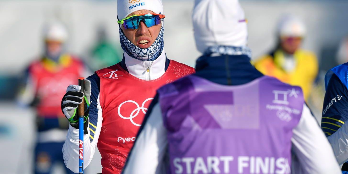 Calle Halfvarsson har lämnat klartecken till sprinten efter kollapsen i söndagens skiathlon.