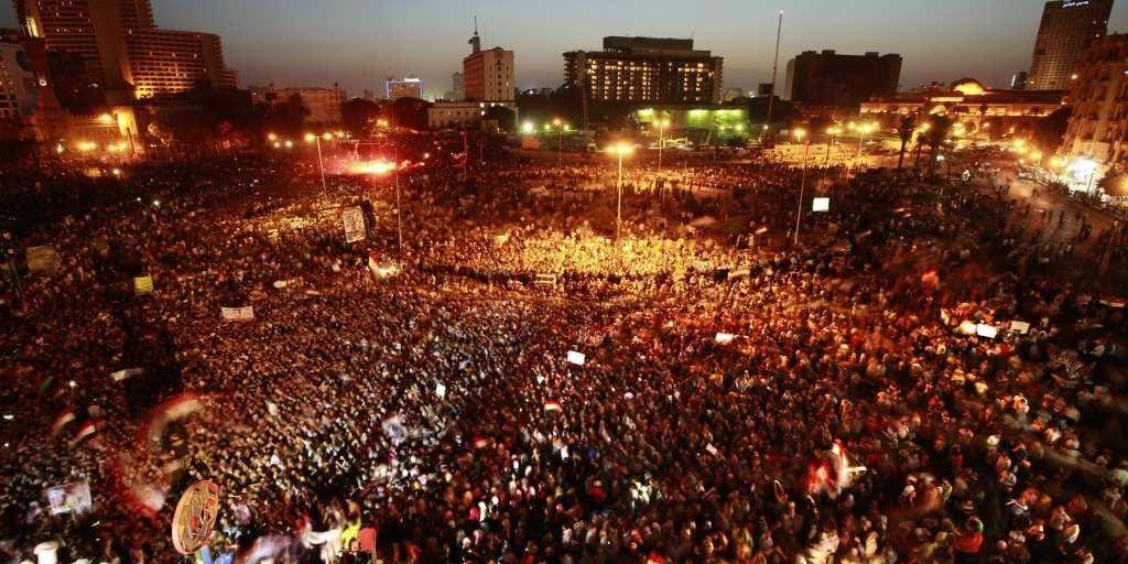 Tusentals Kairobor samlades på Tahrirtorget.
