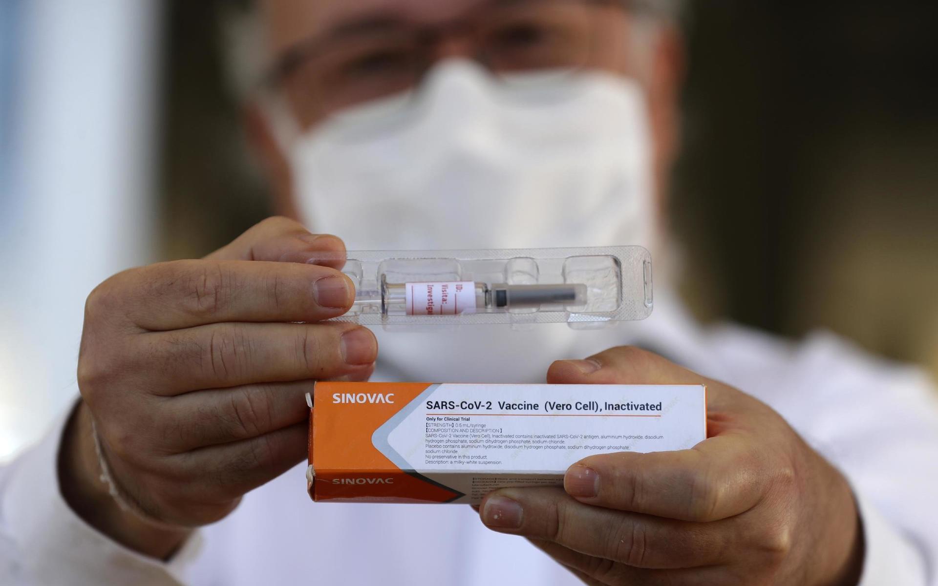 Kinesiska Sinovac Biotech är ett av många läkemedelsbolag som testar sina vaccinkandidater i Brasilien.