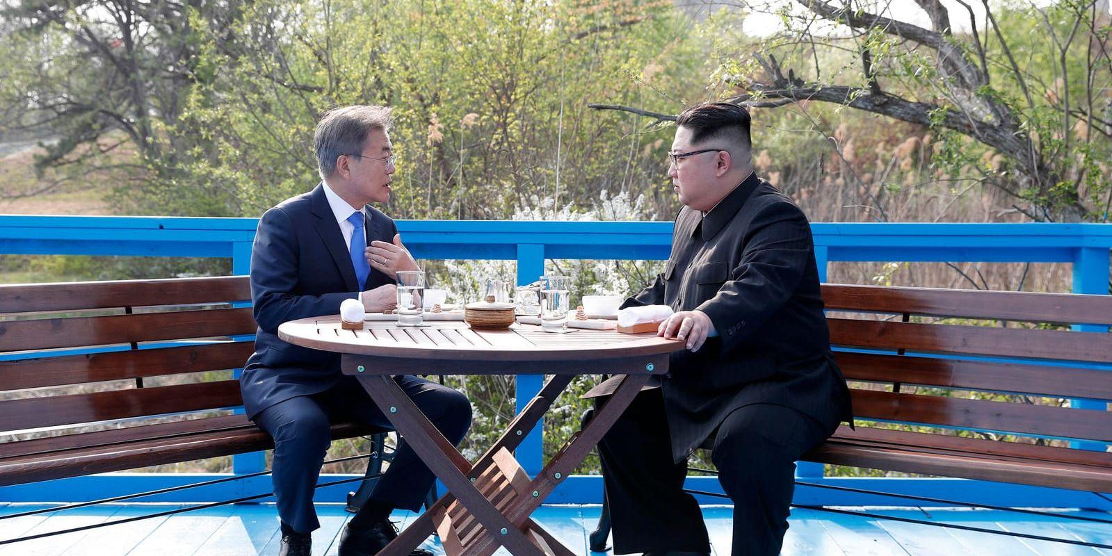 Moon Jae-In och Kim Jong-Un. Arkivbild.