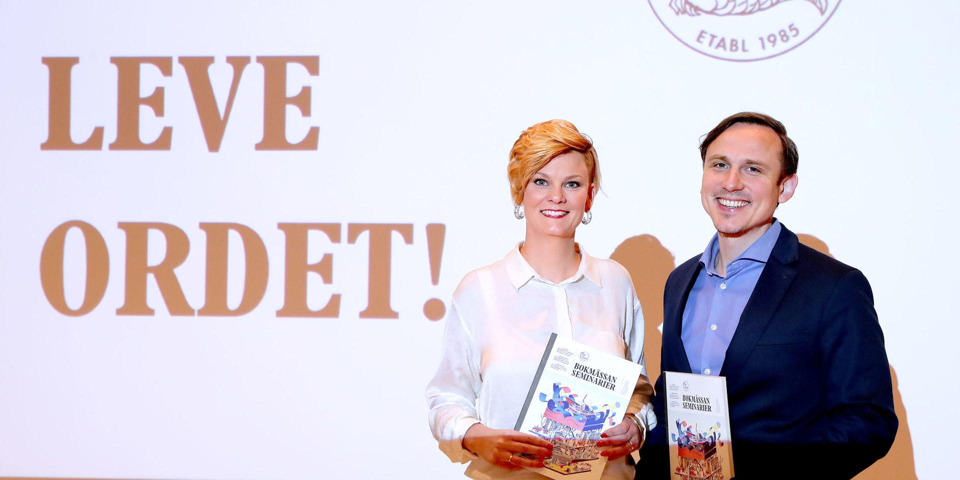 Frida Edman och Oskar Ekman presenterar årets bokmässeprogram.