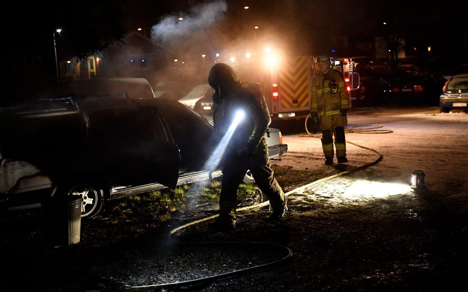 En tredje bilbrand, på Lövslingan i Lövgärdet, inträffade vid kvart över sex på söndagskvällen.