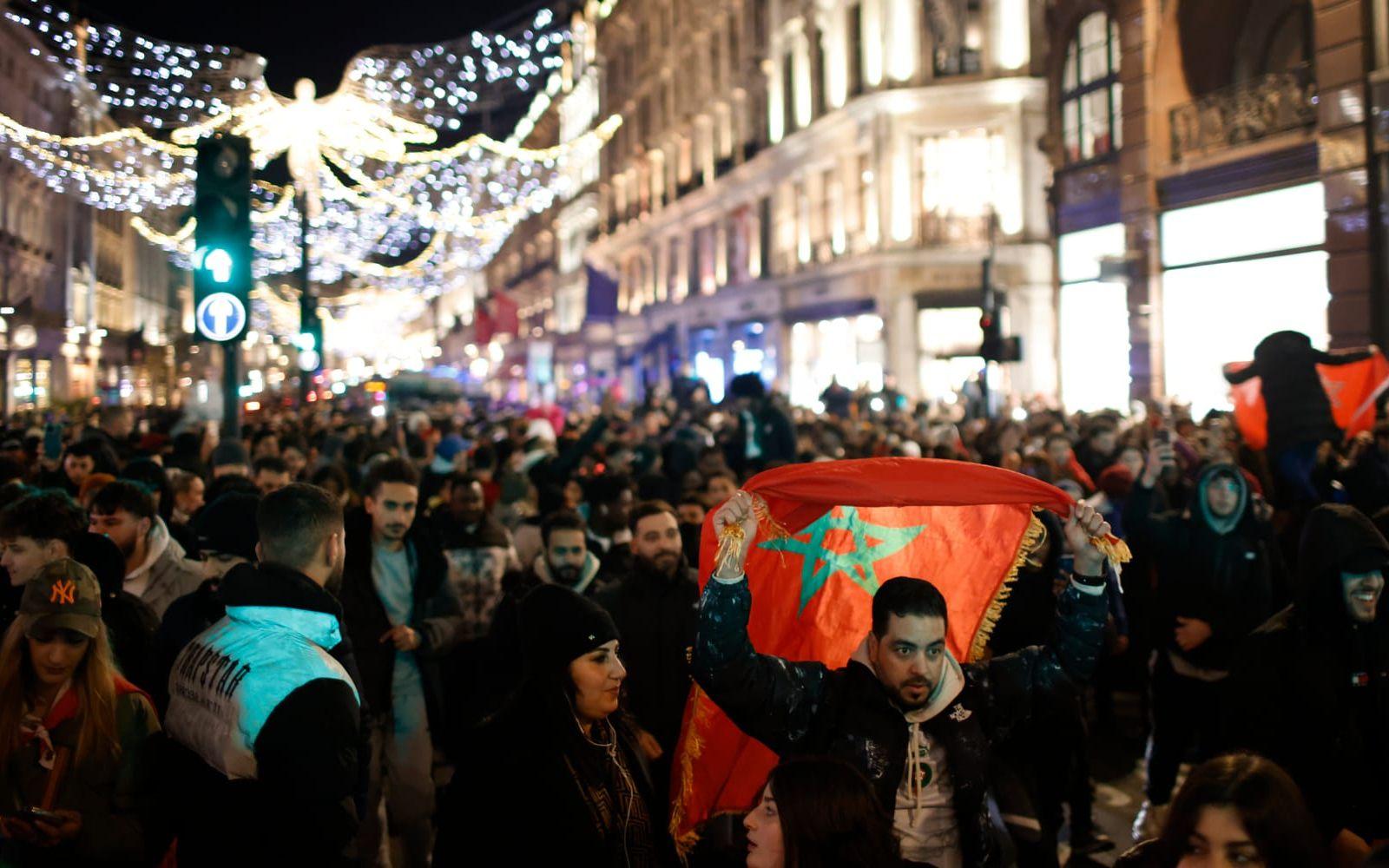 Marockos seger över Portugal firades av marockanska fans världen över. Här i London. 