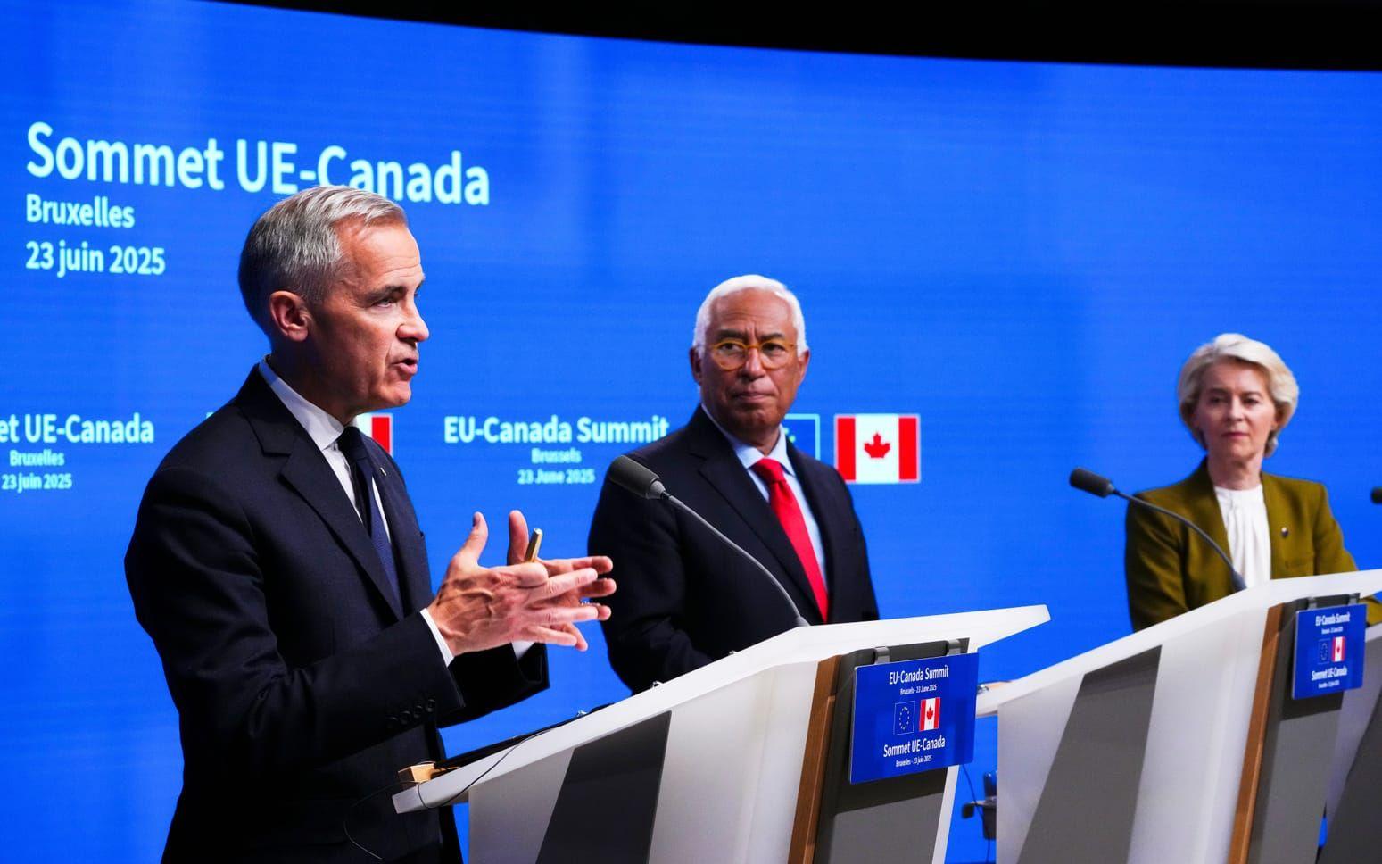 Kanadas premiärminister Mark Carney tillsammans med EU:s rådsordförande António Costa och kommissionsordförande Ursula von der Leyen i Bryssel i somras.