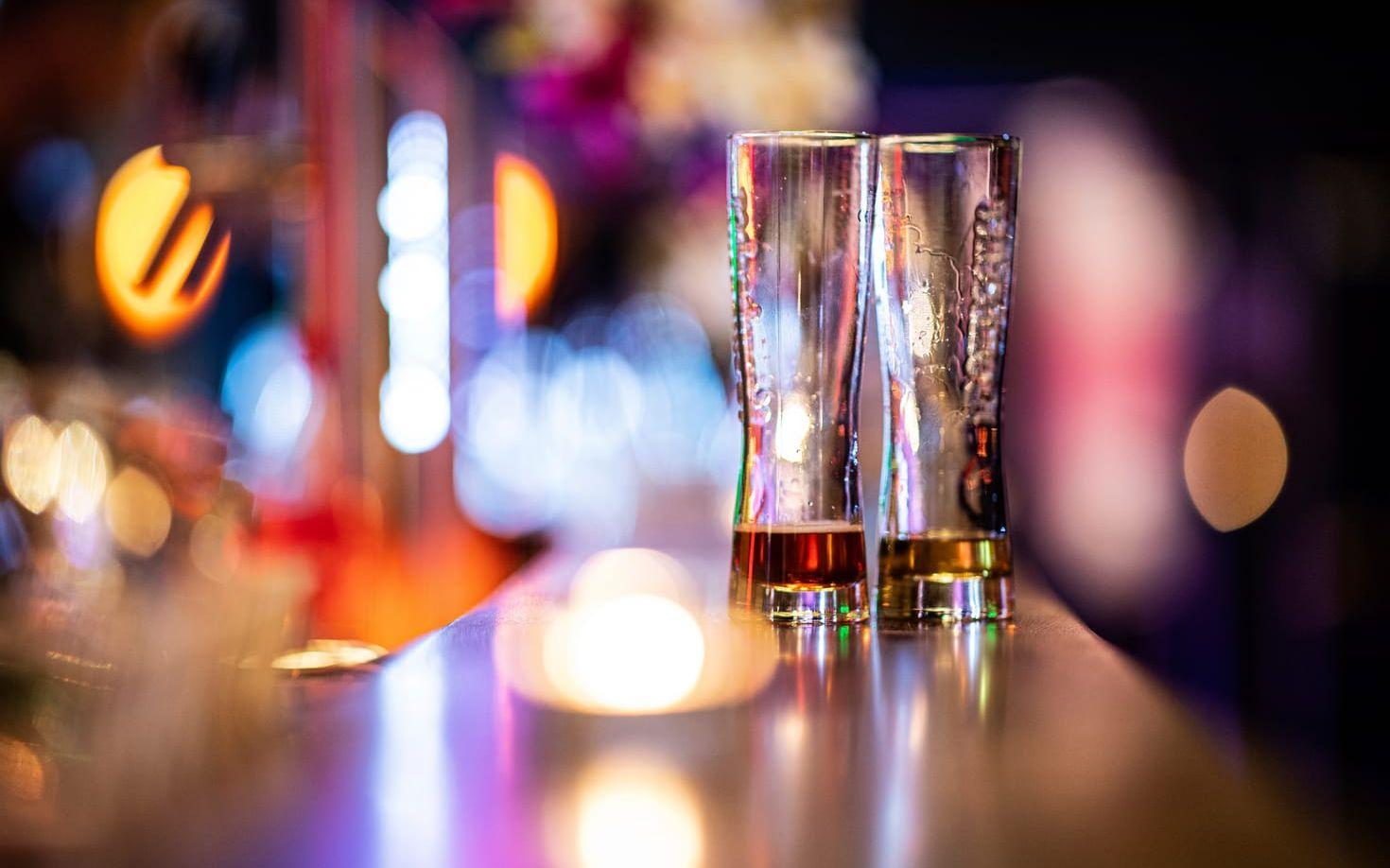 Alltför många resenärer dricker för mycket alkohol innan en flygresa. Det vill Ryanairs vd Michael O’Leary sätta stopp för. Arkivbild.
