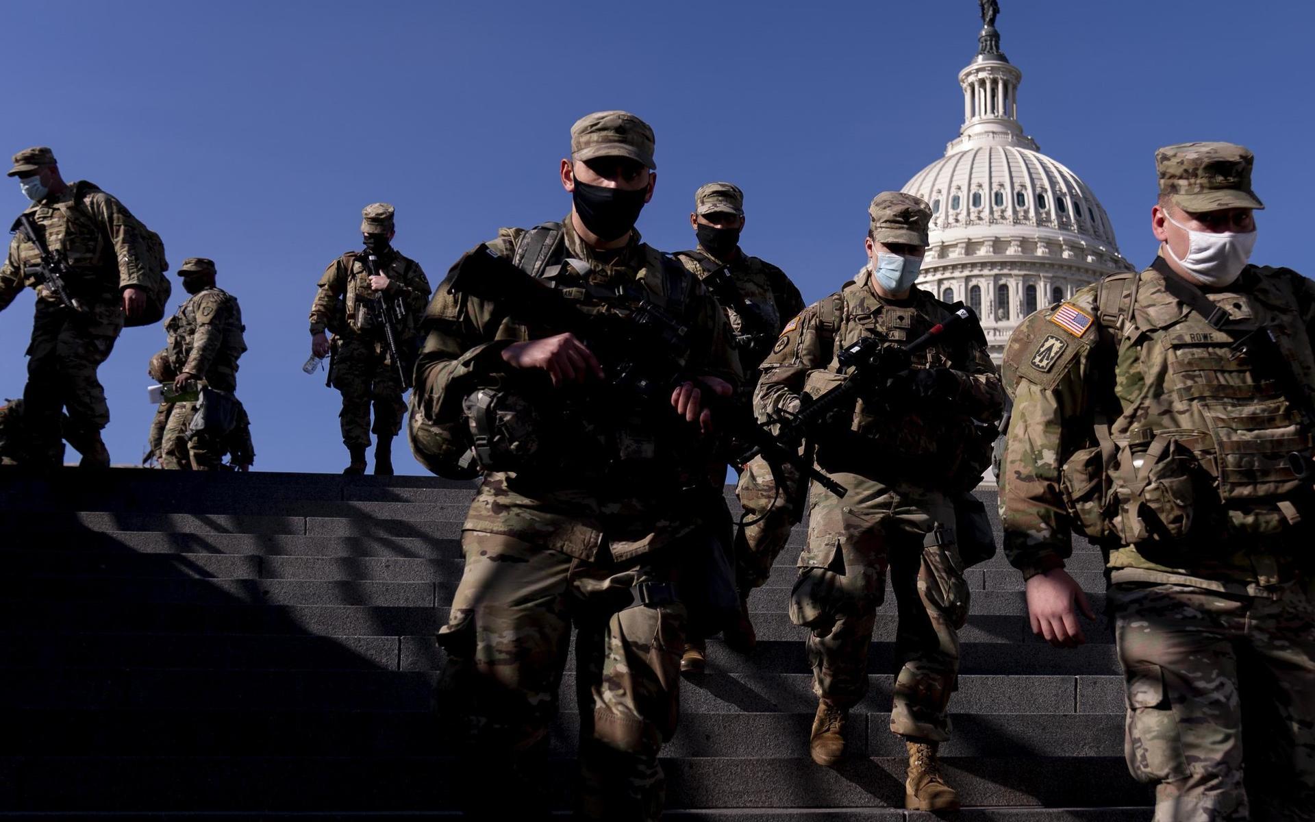Tungt beväpnade soldater från Nationalgardet ska förhindra terrordåd och våldsamma demonstrationer.