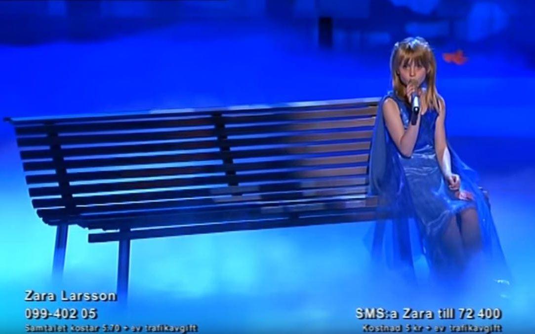 Som 10-åring slog Zara Larsson igenom i Talang och vann hela tävlingen 2008. I finalen sjöng hon Celine Dions megahit "My heart will go on". Foto: TV4/Skärmdump.