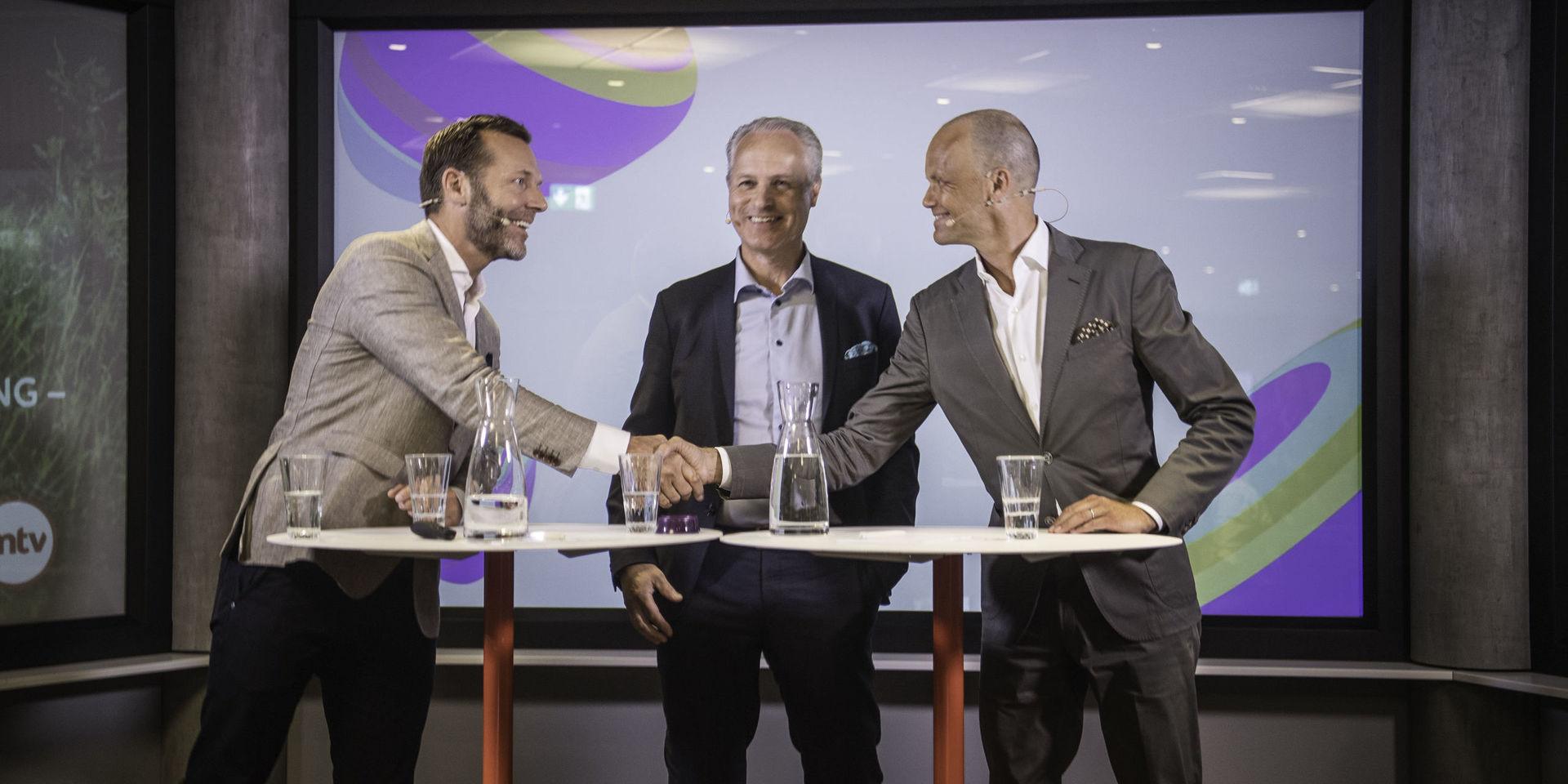 Telias vd Johan Dennelind, Bonniers vd Tomas Franzén och TV4:s vd Casten Almqvist presenterade affärsuppgörelsen mellan Telia och Bonnier förra sommaren. 