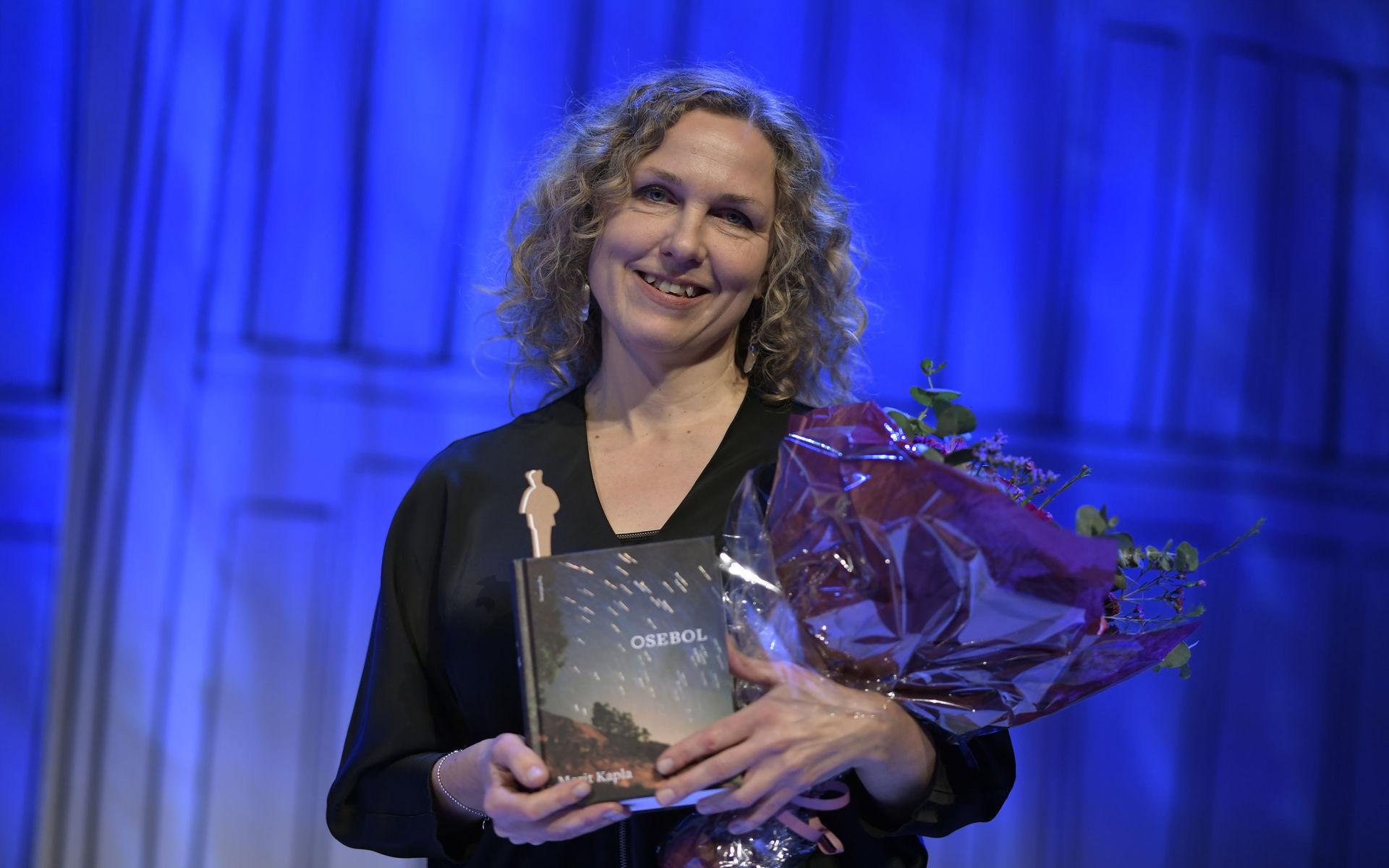 Marit Kapla fick på torsdagen ta emot Borås Tidnings debutantpris för sin bok &quot;Osebol&quot;. Bilden är från i november 2019 då Kapla även fick ta emot Augustpriset för samma bok.