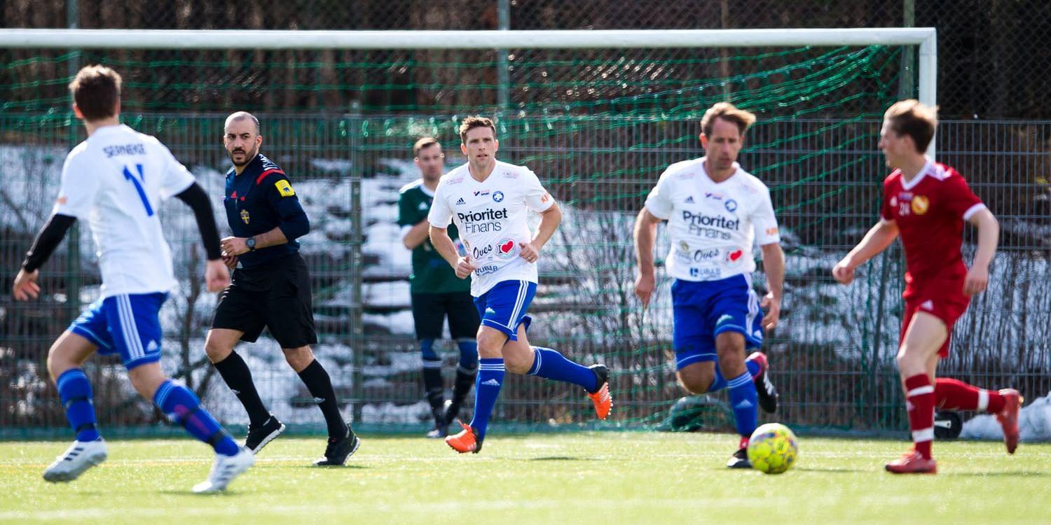 Öjersjö slåss för kontraktet i botten av division 5A. I sista omgången möter de bottenkollegan FC Bosona på hemmaplan. 