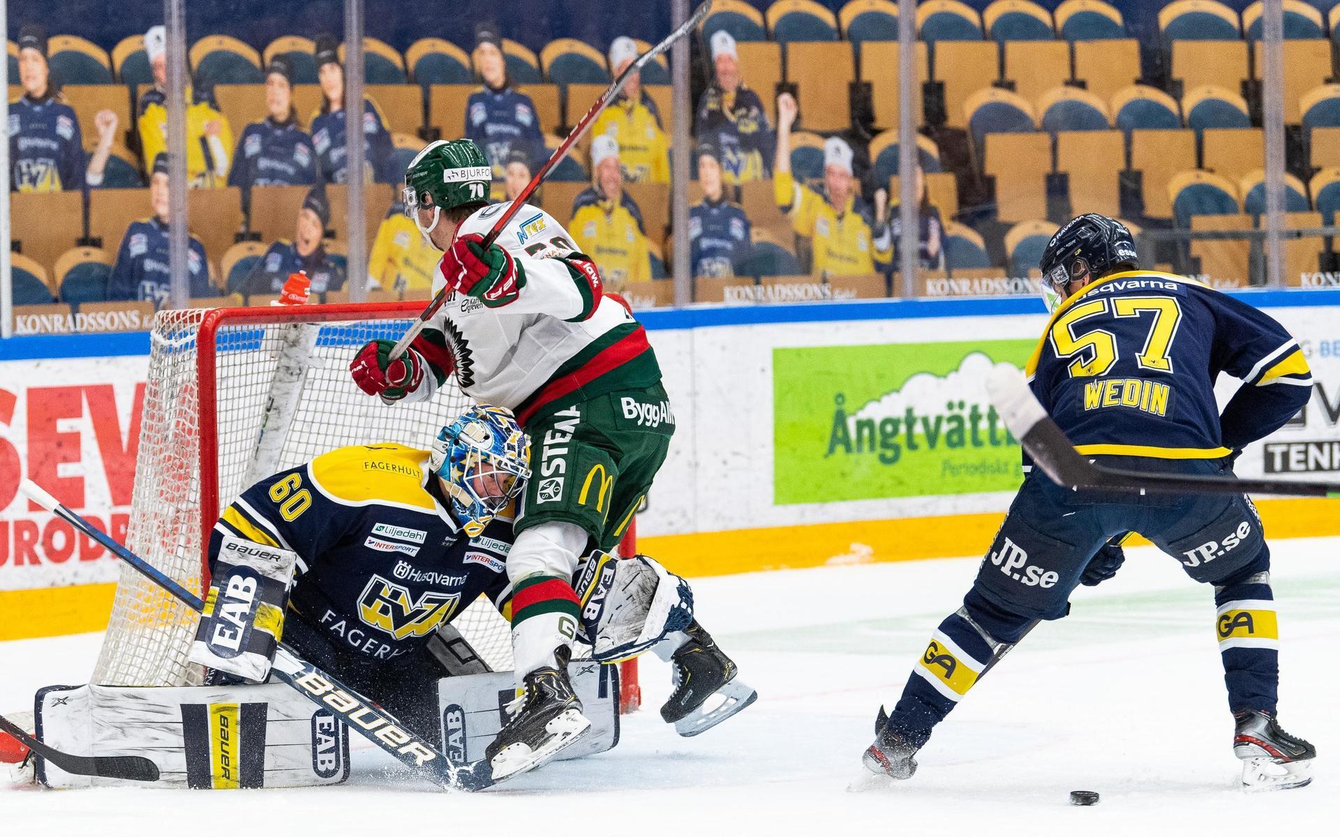 210309 HV71:s målvakt Hugo Alnefelt och Frölundas Christoffer Ehnunder ishockeymatchen i SHL mellan HV71 och Frölunda den 9 mars 2021 i Jönköping. Foto: Mathias Bergeld / BILDBYRÅN / COP 200 / MB0146