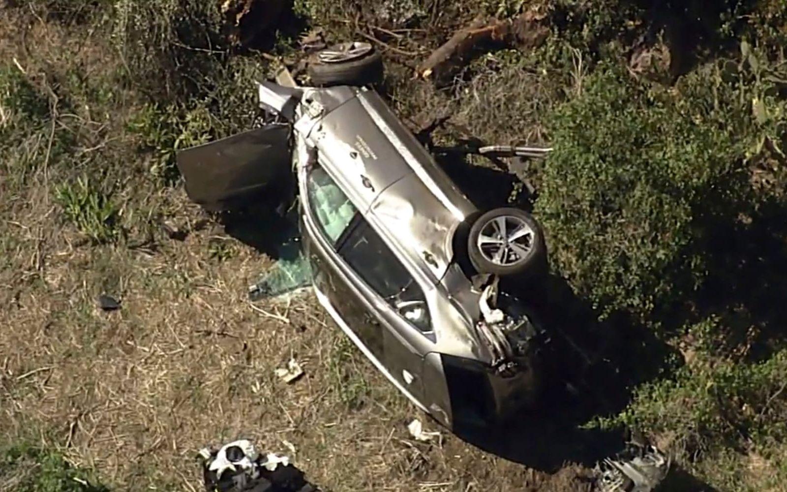 Bild på Tiger Woods bil efter olyckan i Kalifornien. 