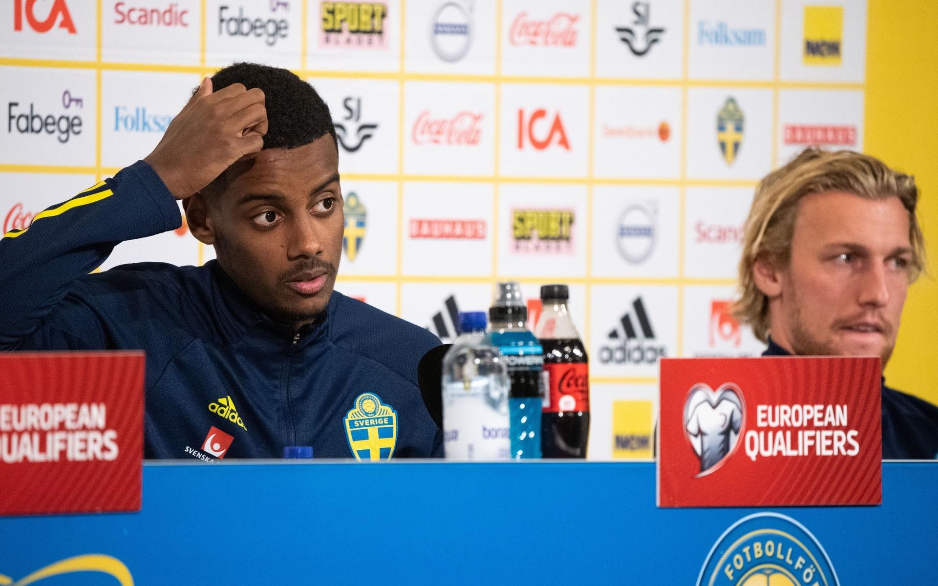Alexander Isak fick många frågor om sitt drömmål, som gav Sverige ledning med 2–0. ”Snedträff”, säger Emil Forsberg.