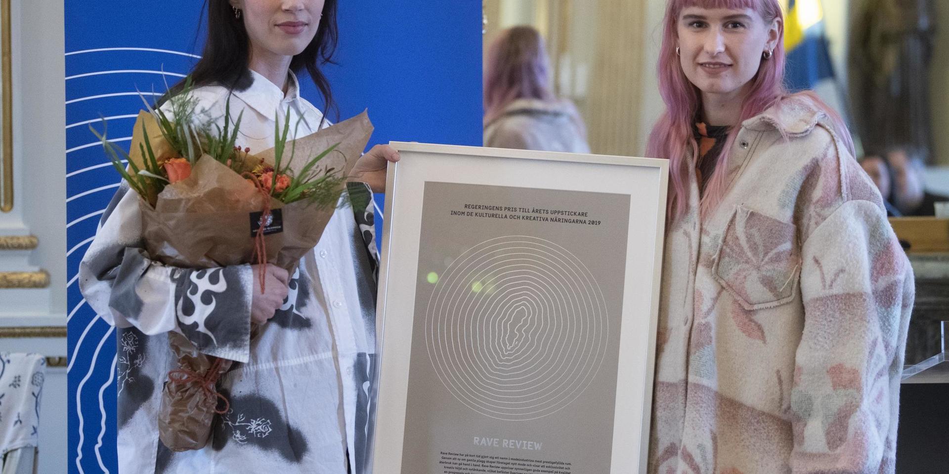 Livia Schück och Josephine Bergqvist från modeföretaget Rave Review utsågs till årets uppstickare inom de kulturella och kreativa näringarna 2019.