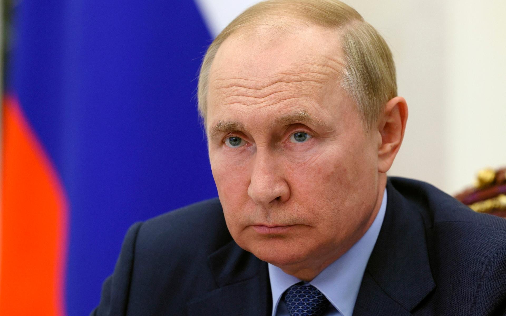Rysslands president Vladimir Putin säger att landet kommer att stoppa leveranser av gas, olja, kol och bränsleolja till länder som inför pristak på ryska råvaror.