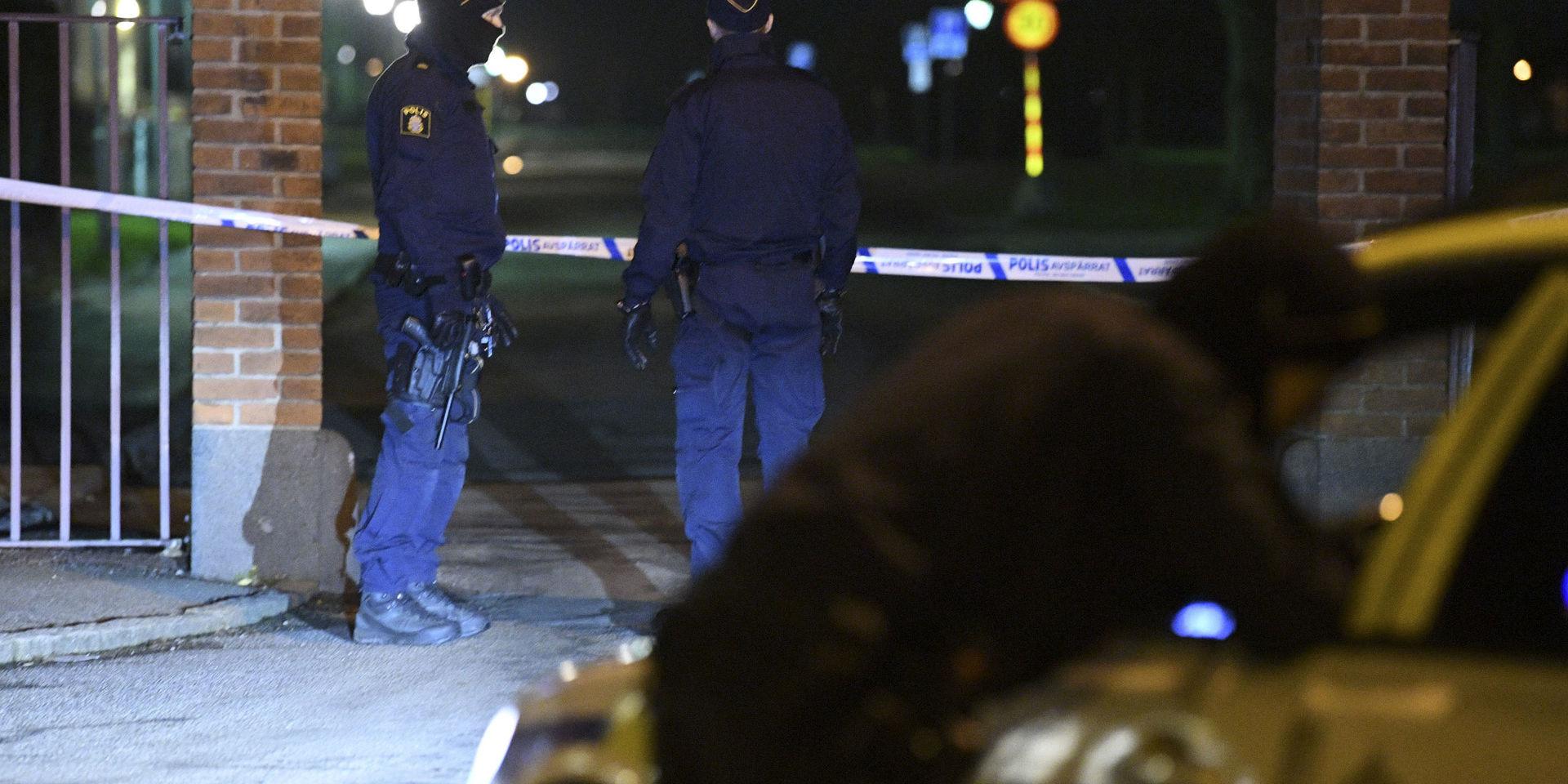 En man i 20-årsåldern har hittats ihjälskjuten i Malmö.