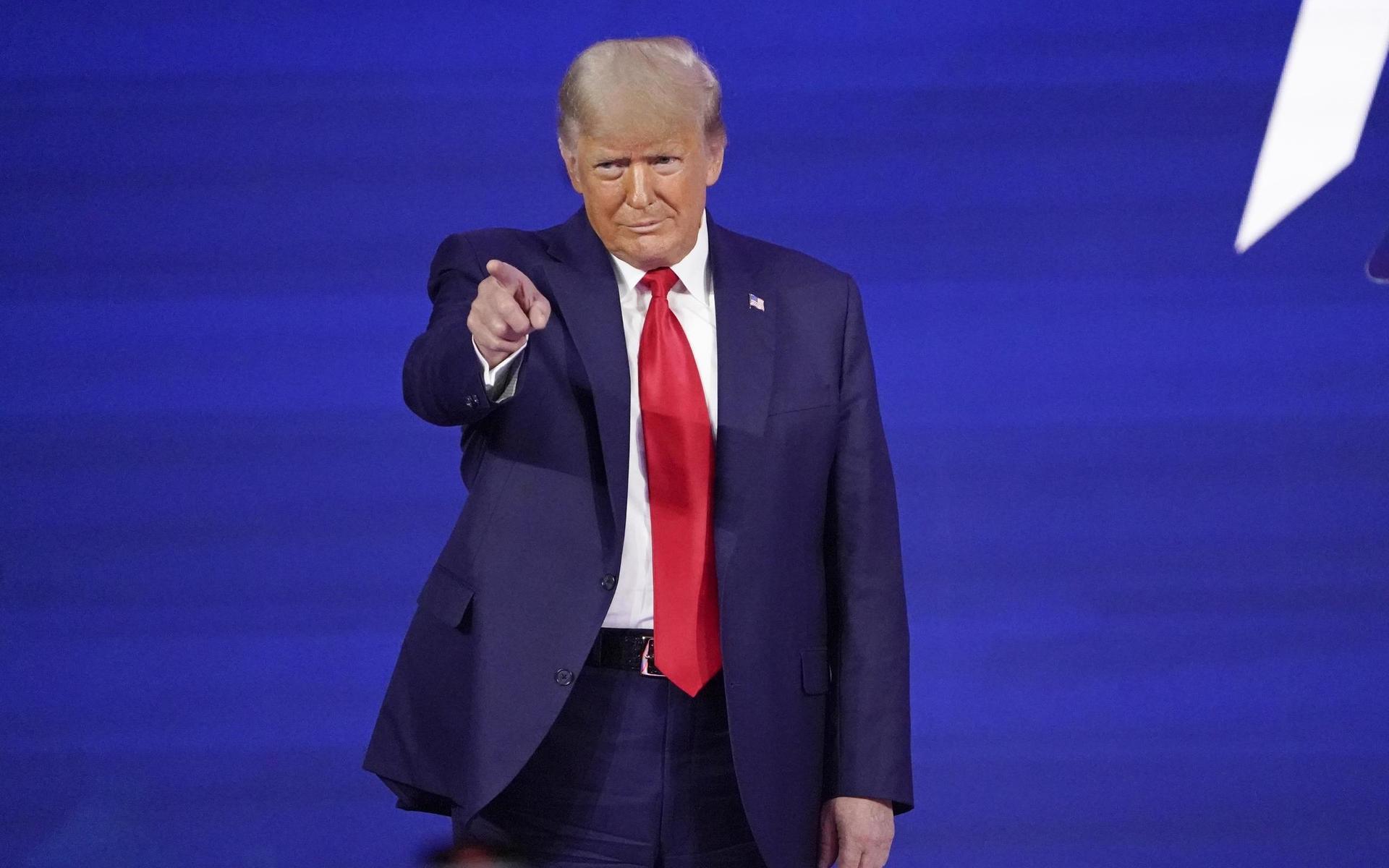 Donald Trump håller tal inför republikaner 2021. 