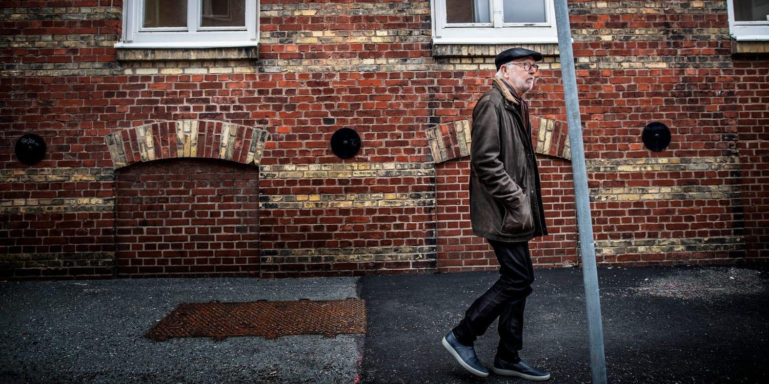 72-årige Tommy Simon bor i Göteborg, som tillhör Västra Götalandsregionen, men ska snart vaccinera sig i Kungsbacka i Region Halland. ”Det var uppenbart att jag bor i Göteborg och att jag inte är listad på den vårdcentralen, men de nekade inte mig”, säger han. 