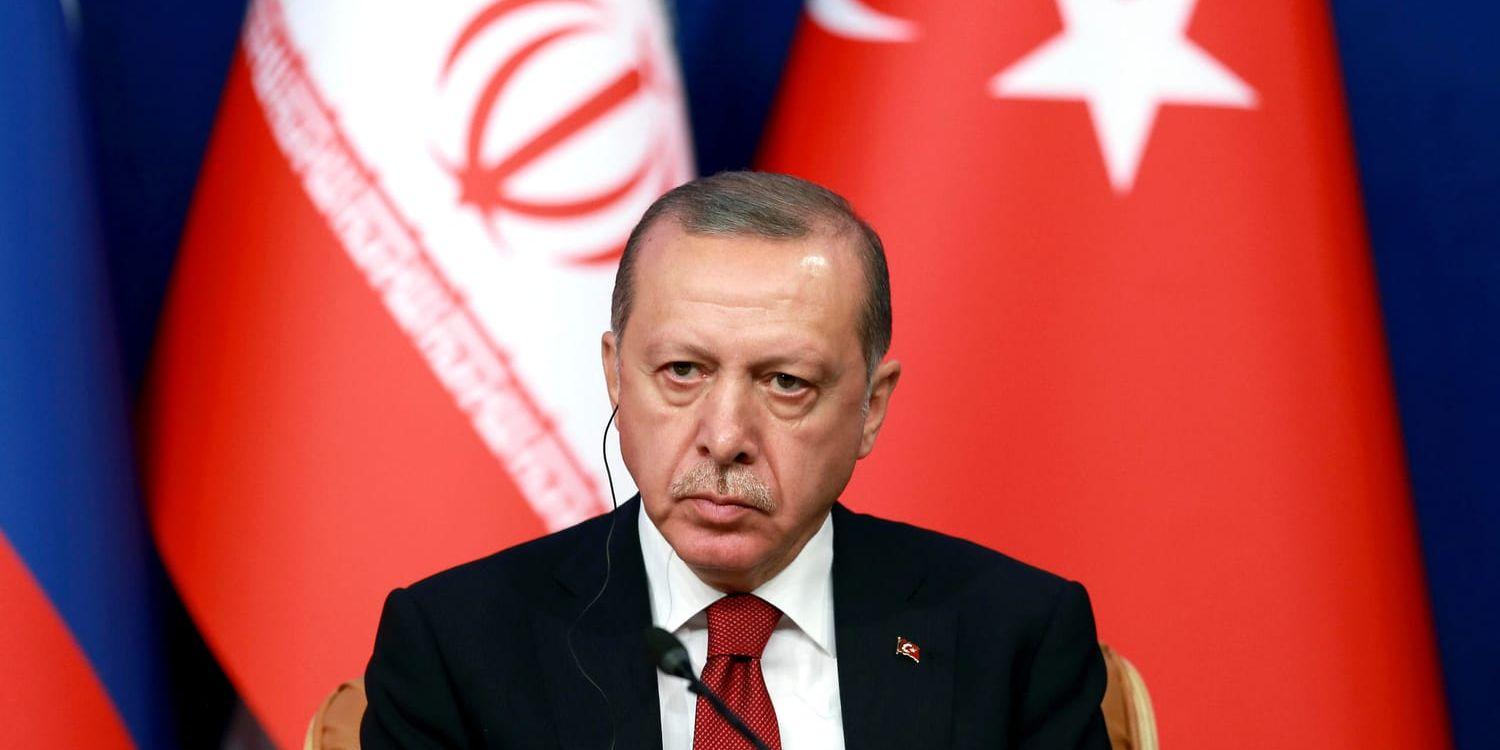 Turkiets president Recep Tayyip Erdogan säger att en utländsk konspiration ligger bakom landets valuta- och ränteproblem. Arkivbild.