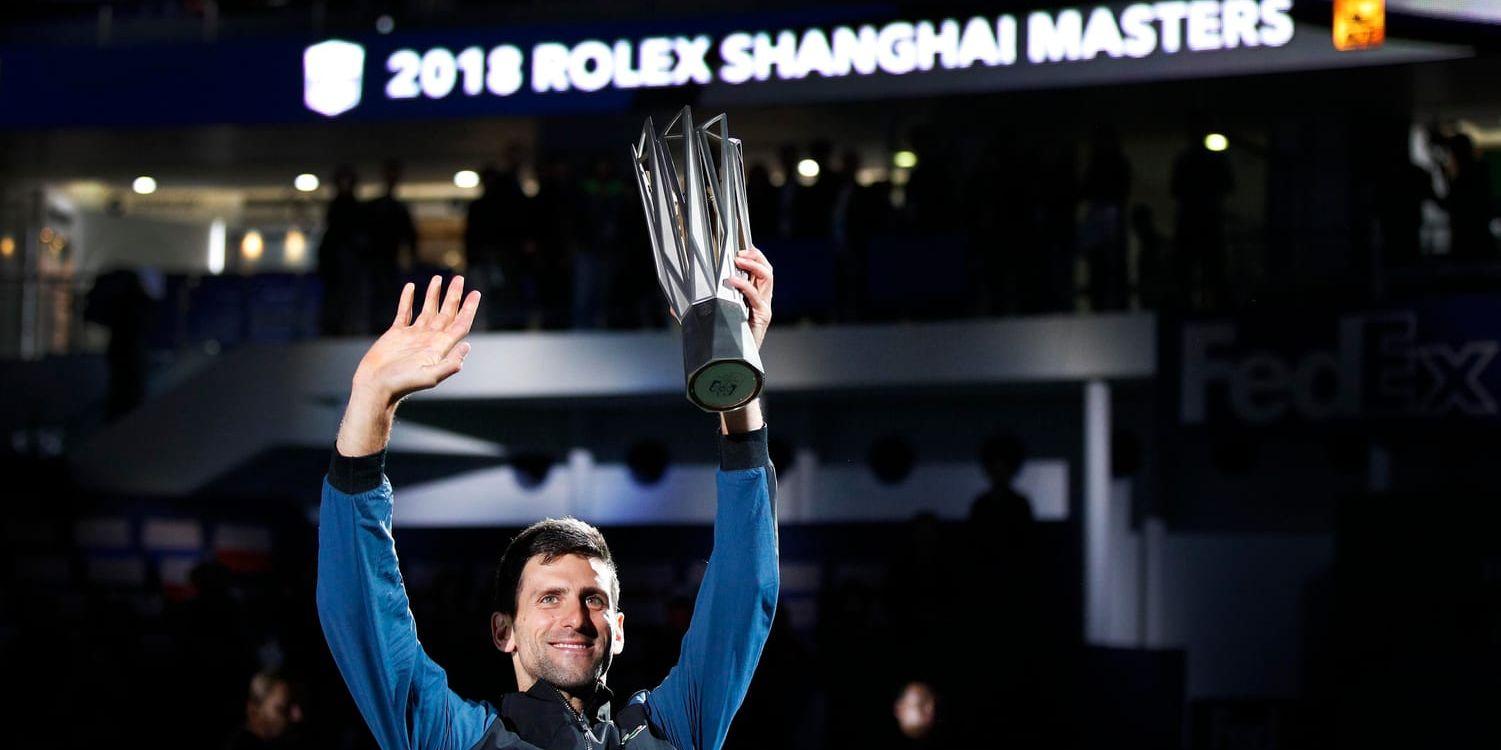 Novak Djokovic fick med sig en trofé hem från Shanghai.