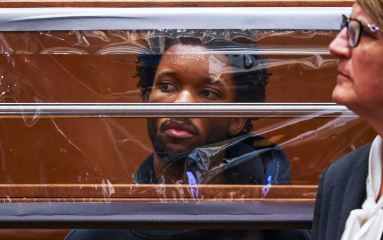 D4vd under sitt första framträdande i rättssalen i Los Angeles. Han nekar till mordanklagelserna.