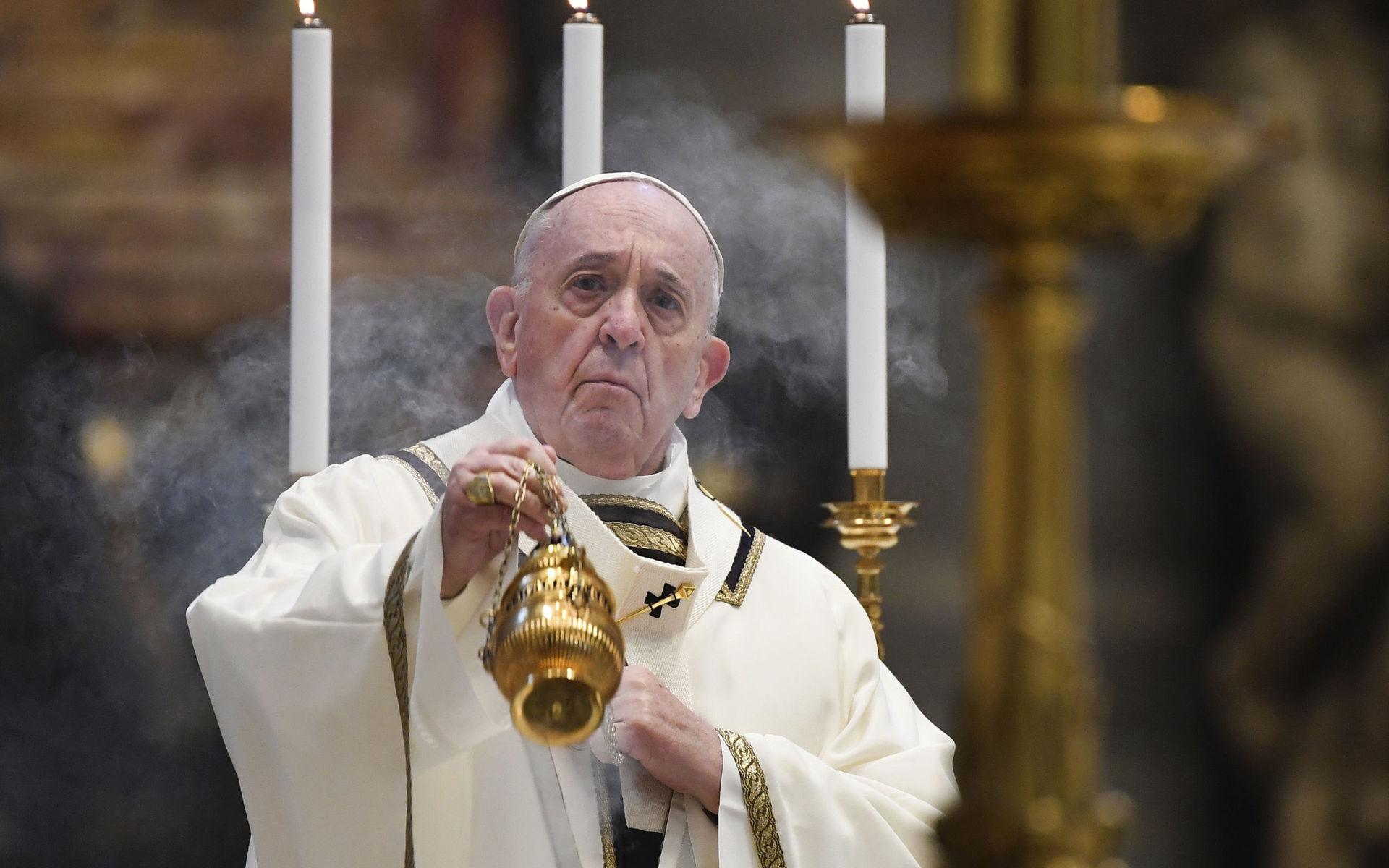 Påven Franciskus höll påskdagsmässa bakom stängda dörrar.