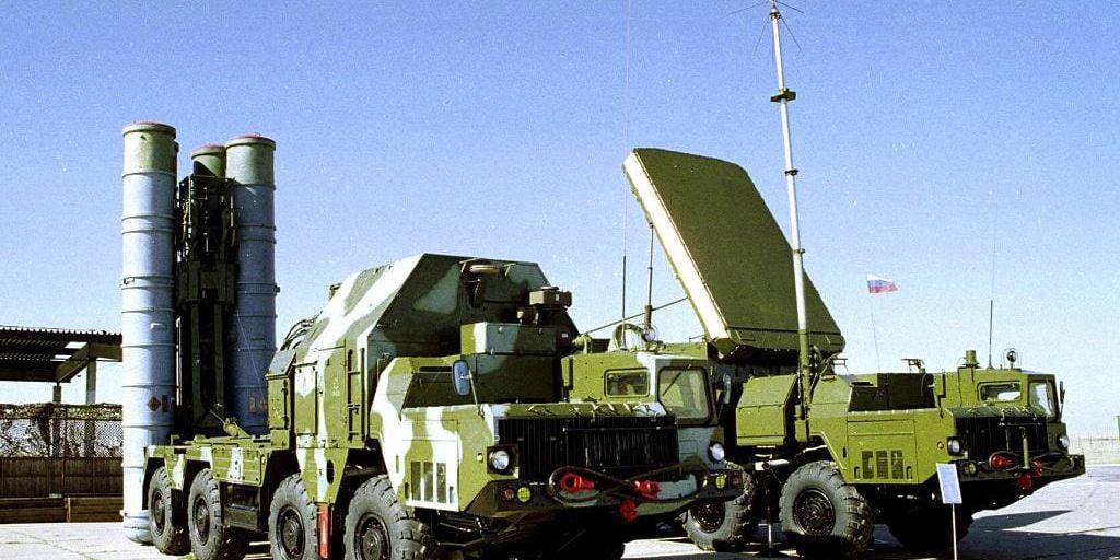 En odaterad bild av det ryska luftvärnssystemet S-300. Arkivbild.