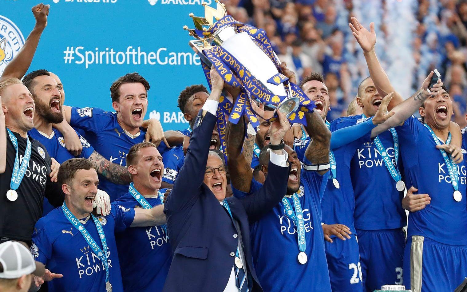 Så här såg det ut när Leicester firade ligatiteln 2016. Nästa år spelar laget i den engelska tredjedivisionen.