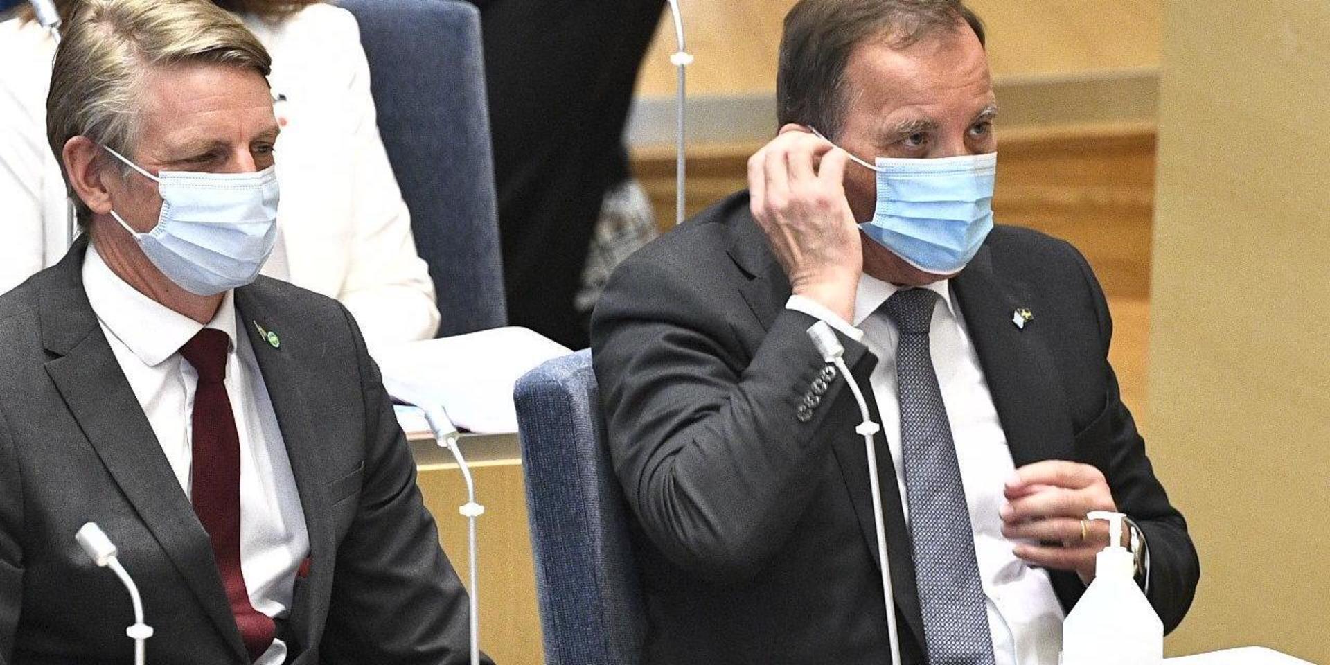 Miljö- och klimatminister Per Bolund (MP) och statsminister Stefan Löfven (S) i riksdagen vid misstroendeomröstningen.