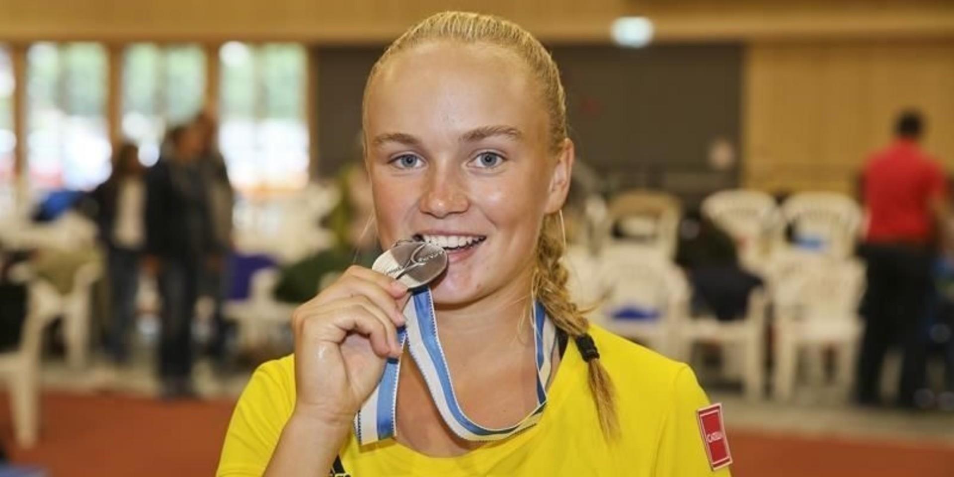 Caijsa Hennemann är första svenska att vinna silver för både 16- och 18-åringar.