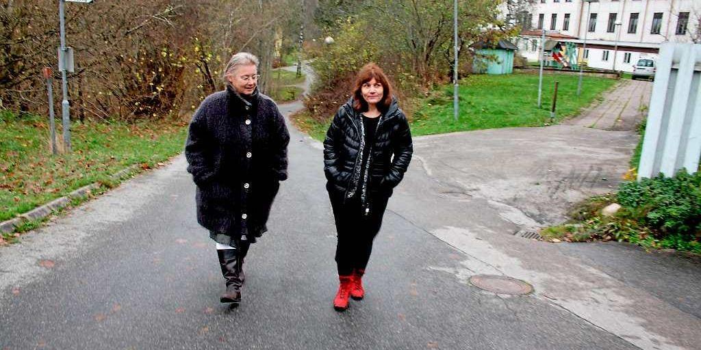 Vill ha besked. Ulla Hedenberg Wikström och Camilla Clain, styrelseledamöter i bostadsrättsföreningen Jordhälla i Svenshögen, vittnar om att planerna på ett asylboende skapar oro och frågor.