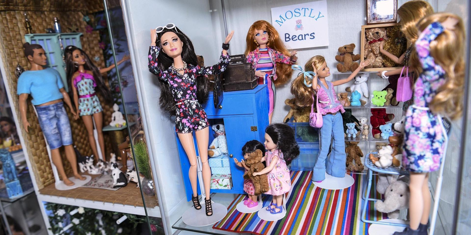 När barn på en förskola lekte bröllop med Barbie-dockar blev det svårt att få ihop det då det bara fanns en Ken-docka.