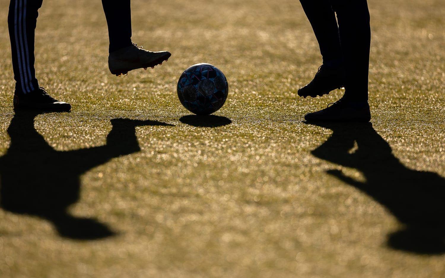 En 15-årig fotbollsspelare är allvarligt skadad efter ett bråk under en fotbollsturnering i Tyskland. 