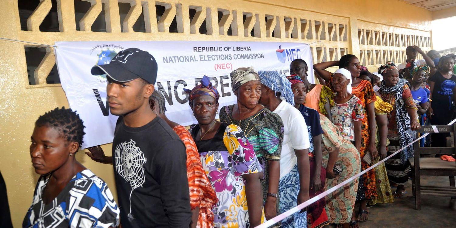 Många liberianer stod timtals i kö för att få avlägga sin röst i tisdagens val.
