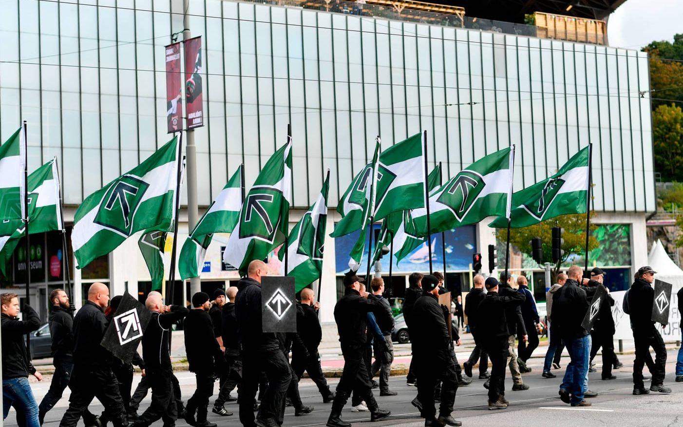 Samtidigt ansluter sig nazister från övriga Norden till Nordiska motståndsrörelsens demonstration. De hoppas själva samla över 1000 nazi-sympatisörer. Bild: Scanpix