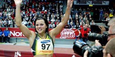 Susanna Kallur jublar efter rekordloppet.