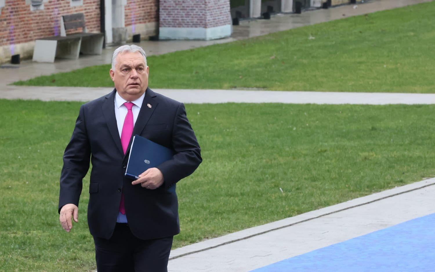 Ungerns premiärminister Viktor Orbán på väg in till ett EU-toppmöte i östra Belgien i februari. Arkivbild.