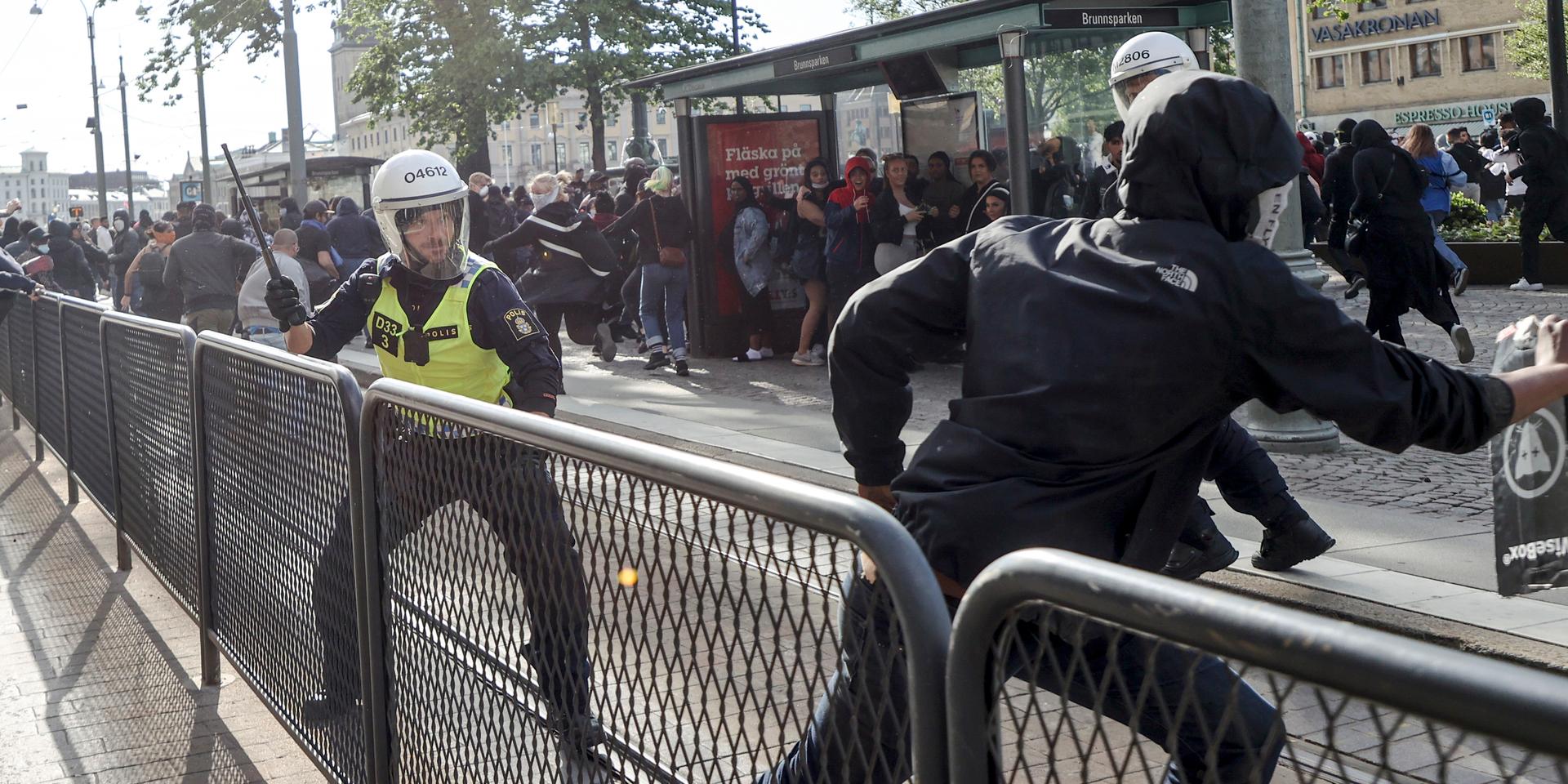 Det uppstod våldsamma oroligheter i samband med Black lives matter-demonstrationen i Göteborg i juni när många av de 2,000 deltagarna i demonstrationen tågade vidare genom staden.