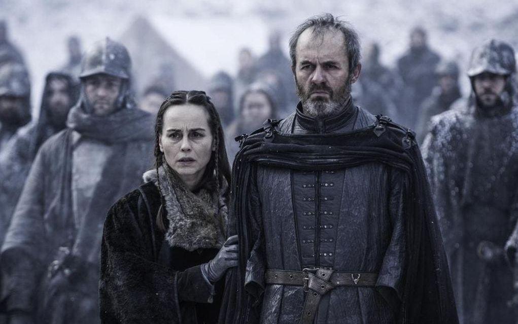 <strong>Säsong 5, avsnitt 9:</strong> Stannis försökte förena styrkorna i norr, men det gick sådär. Häxan Melisandre övertygade honom att enda sättet att besegra Bolton-familjen var att bränna sin dotter levande. Resultatet: Stannis fru hängde sig, hans arméer krossades och han avrättades. Inte så lyckat alltså.Bild: HBO
