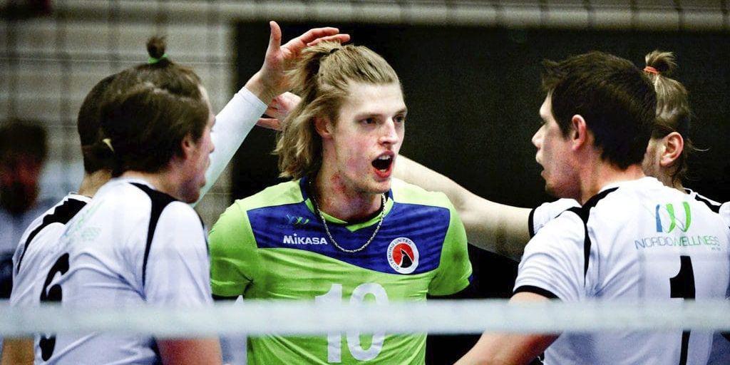 Victor Alexandersson känns som en ledare volleybollplanen. Han pushar och kommer med glada tillrop vid varje vunnen – och förlorad poäng.